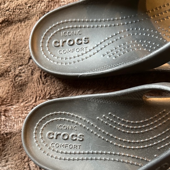 CROCS Women's Swiftwater Black Sandals - Picture 4 of 8
